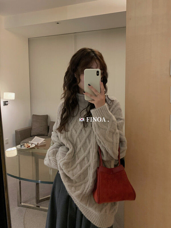 【FINOA】Casual Lazy Rhombus Pattern Turtleneck Loose Warm Sweater 10901