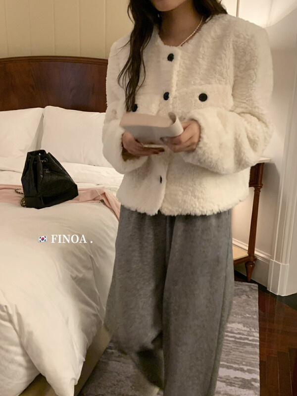 【FINOA】Fashionable Small Fragrance Contrast Color Simple Fur Short Jacket 10851