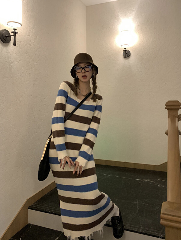 【SAVAGE】Western style all-match raw edge design hem split contrast color striped loose knitted dress S1208# WPL