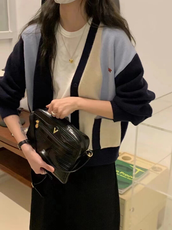 [Y.JIA Yijia] Korean version of the milk dress with a contrasting color V-neck lazy wind contrasting color jacket sweater 655