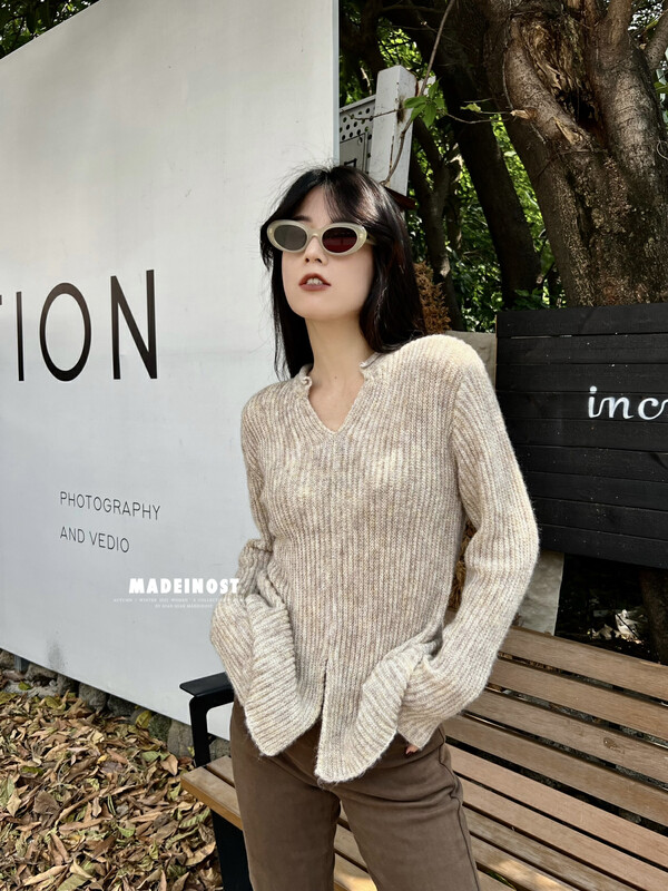 [Osha MADEINOST] Autumn and winter new minimalist slit v-neck wool sweater with 10 wool S7089