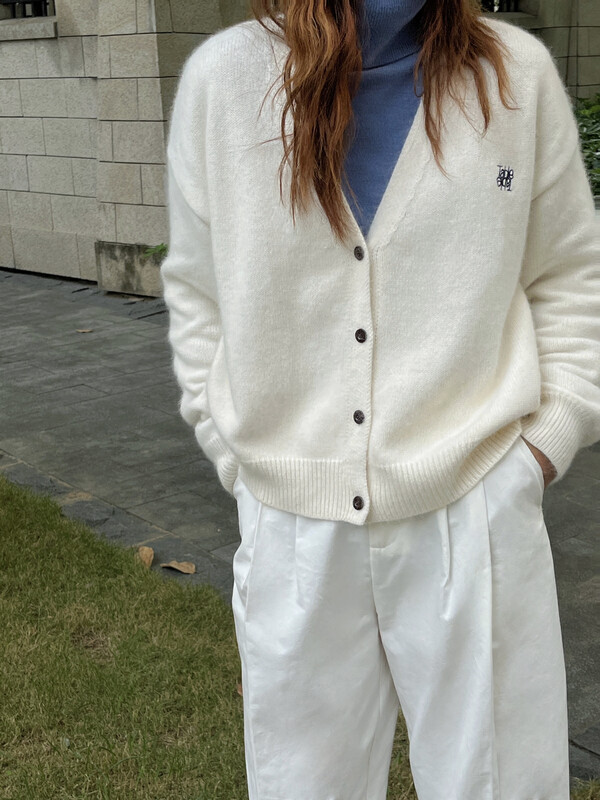 【EVER TRUE】Korean Long Sleeve V-Neck Loose Knit Cardigan (30% Raccoon Fleece + 20% Wool) 65019# CLS
