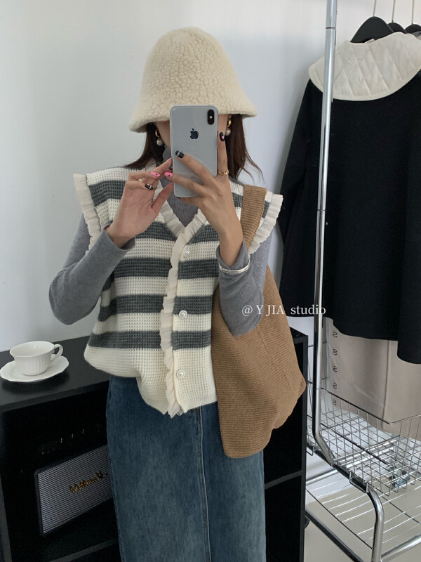 [Y.JIA] Gentle and age-reducing lace stitching striped vest 798
