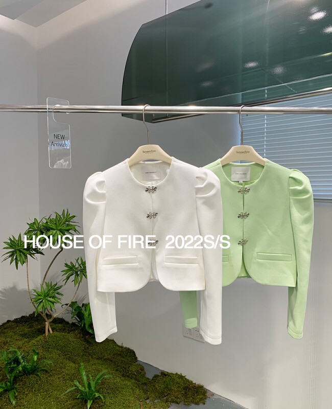 New in early spring! [Fire HOODRESS] Design niche custom metal buckle Xiaoxiang short puff sleeve short jacket 22057# OZQ