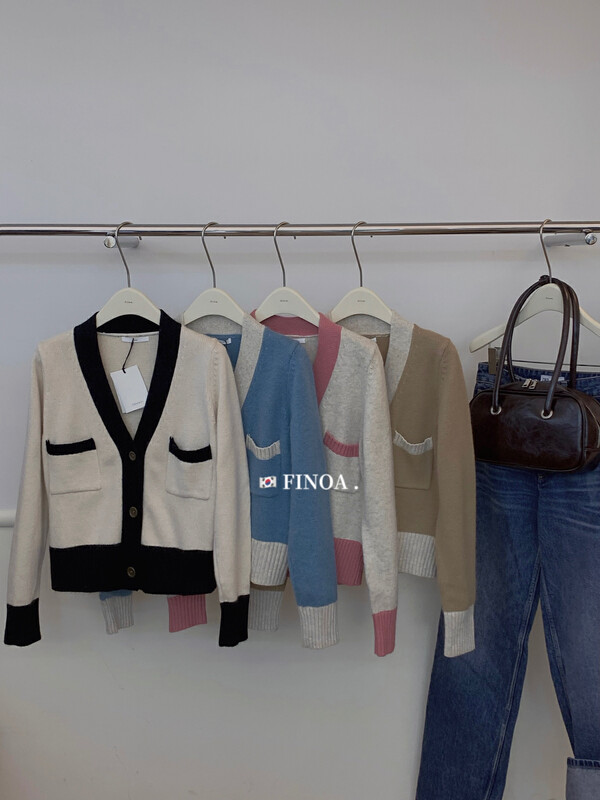 【FINOA】Small Fragrance Colorblock V-neck Double Pocket Soft Waxy Sweater Knit Olive1425