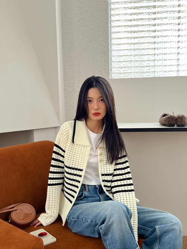 【FINOA】Korean Style Contrast Color Casual Striped Lapel Gold Buckle Loose Knit Sweater 10709