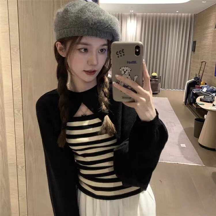 New in autumn! [ARE STUDIO] Korean version of simple knitted cardigan + design striped camisole suit 92201# OZQ
