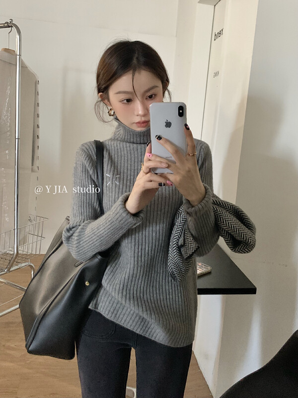 [Y.JIA Yijia] Temperament and versatile high-neck design, thin and contrasting embroidered knitted sweater 827