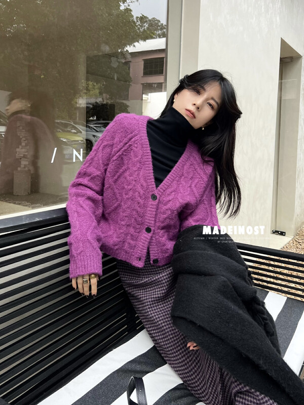 [Osha MADEINOST] Winter new thickened twist v-neck cardigan sweater with 10 wool S7092