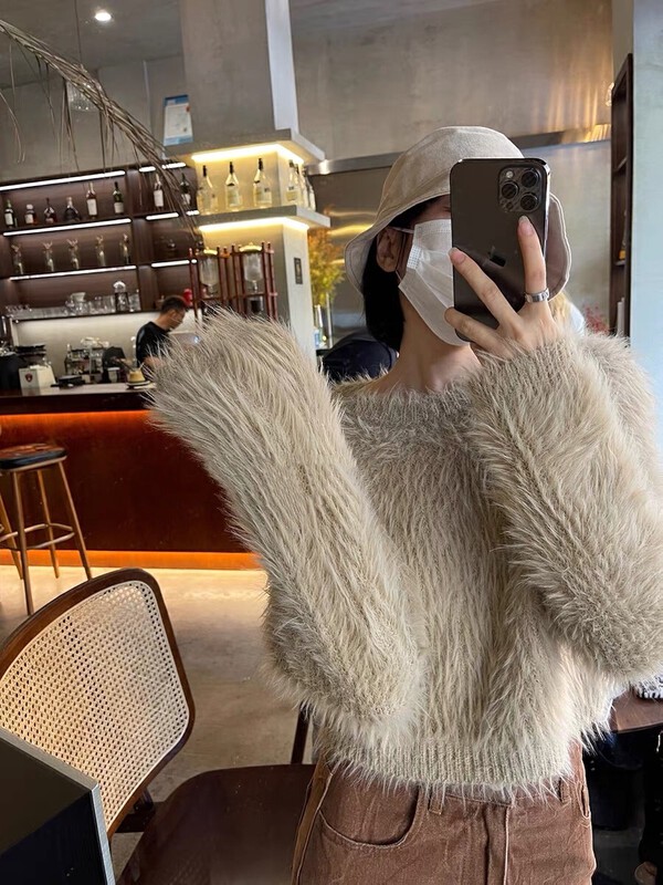 [Yi Kaoru] Minority Design Shoulder Pad Short Warm Sweater 0437# HYY