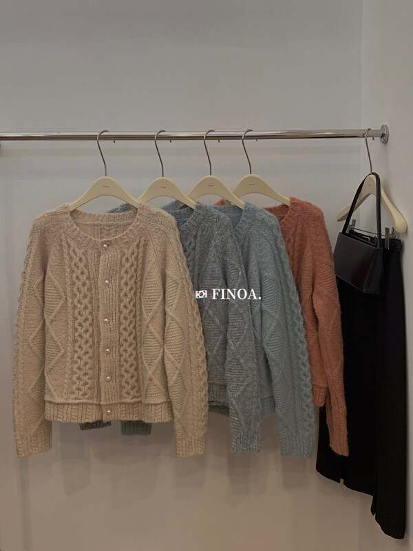 【FINOA】Korean style fashion all-match twist pearl buckle multicolor round neck sweater 10832