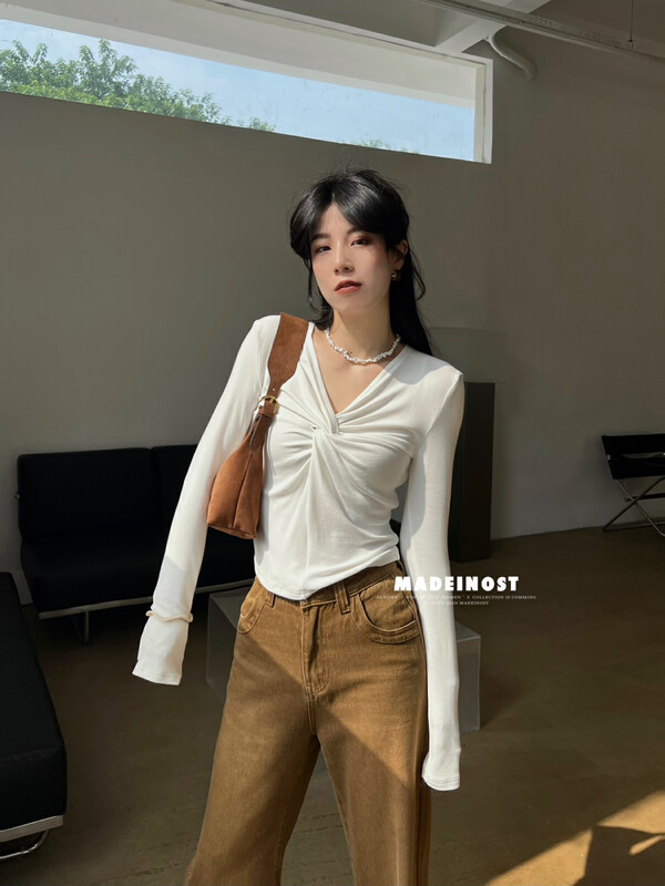 [Osha MADEINOST] Autumn new design kink V-neck bottoming shirt long-sleeved T87177