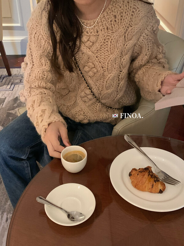 【FINOA】Korean wind twist round neck hand-cranked thick wool sweater 10835
