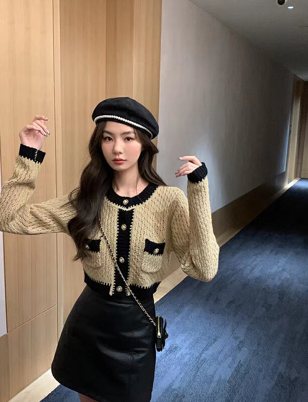 New in autumn! [ARE STUDIO] Xiaoxiang style short color-block commuter knitted cardigan 91936# ZXX