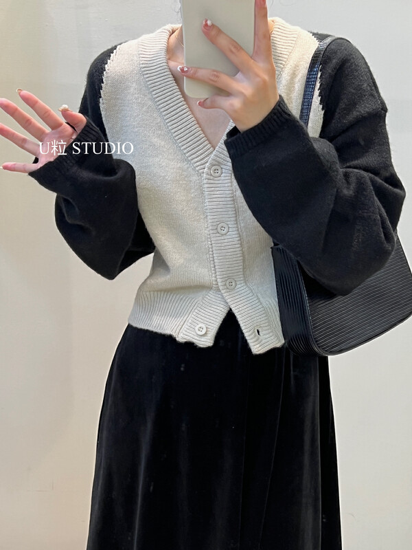 [U grain] Korean generation contrast color knitted cardigan 2213