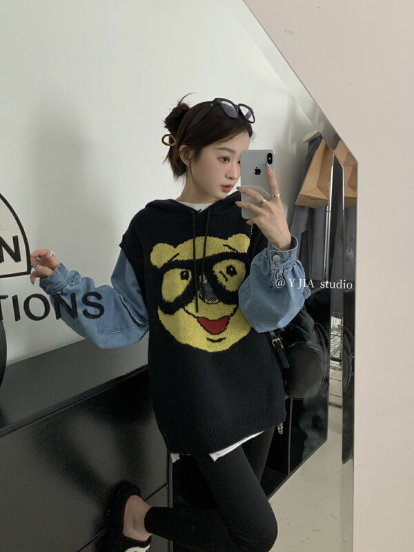 [Y.JIA Ijia] Simple and lazy Winnie the Pooh hooded contrast color stitching denim sleeve sweater sweater 739