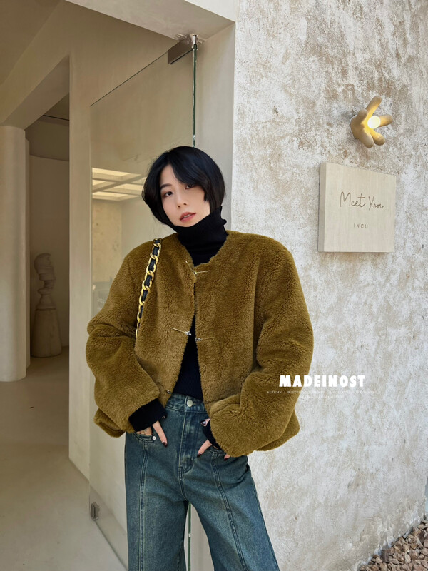 [Osha MADEINOST] Winter new metal buckle plush short coat new Chinese simulation particle wool 87326