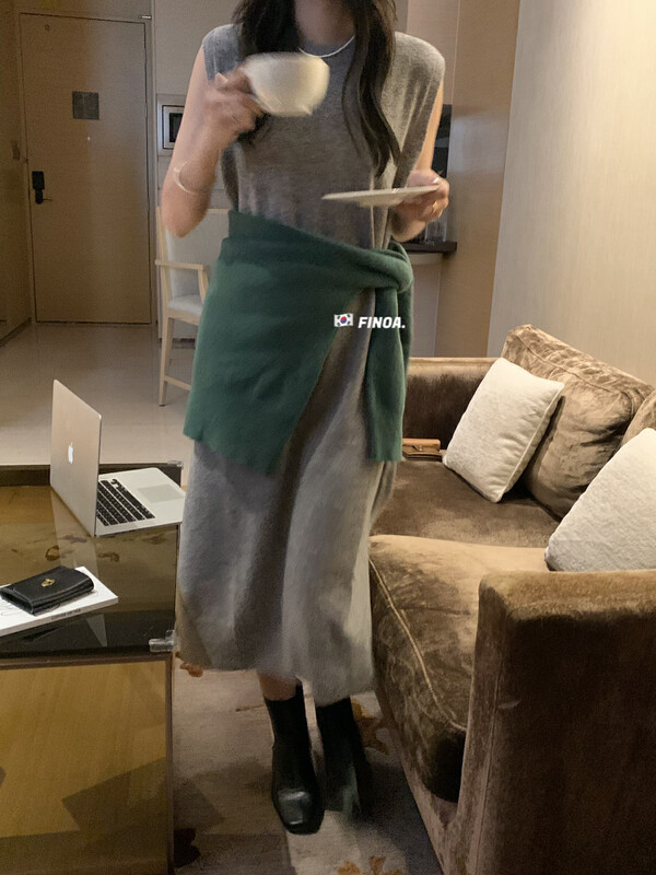 【FINOA】Korean simple and versatile solid color texture round neck sleeveless knitted dress 10777