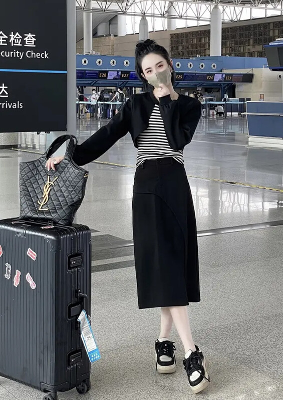 [Y.JIA Yijia] Design sense fake two-piece stitching sweater Korean version all-match split skirt suit 8589