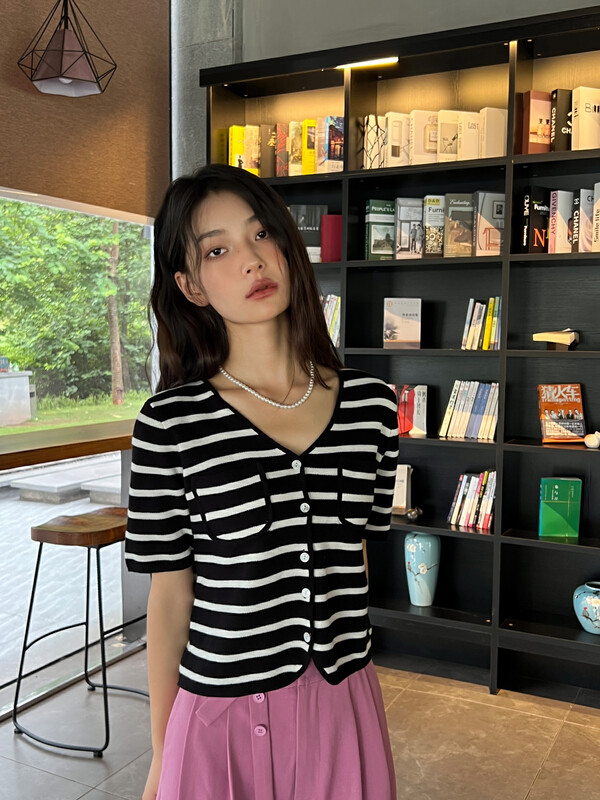 Original price 104.99! [FINOA] Korean style striped pocket design V-neck short-sleeved sweater 10723# JHY