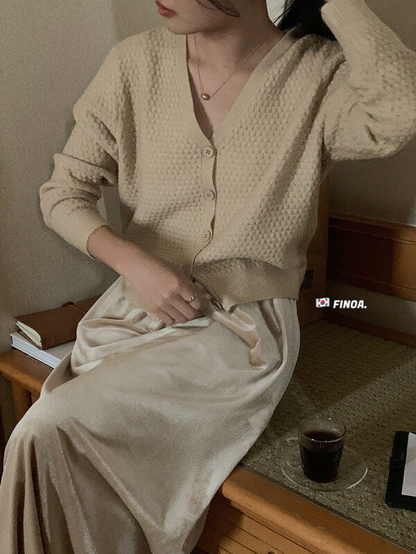 【FINOA】Korean solid color all-match V-neck single-breasted simple knitted sweater 10775