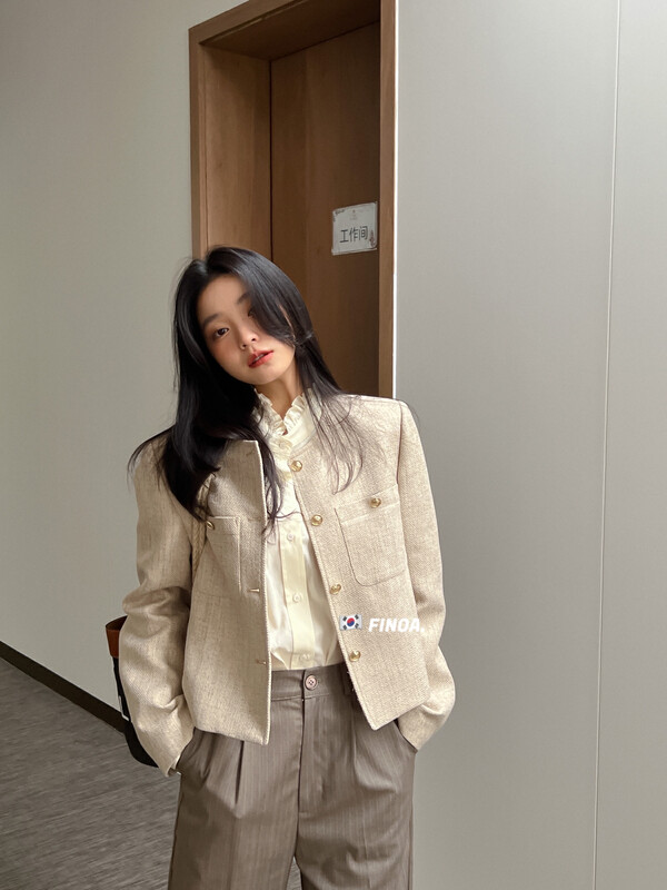 【FINOA】Korean Fashion Small Fragrance Solid Color Gold Buckle Double Pocket Short Jacket 1237
