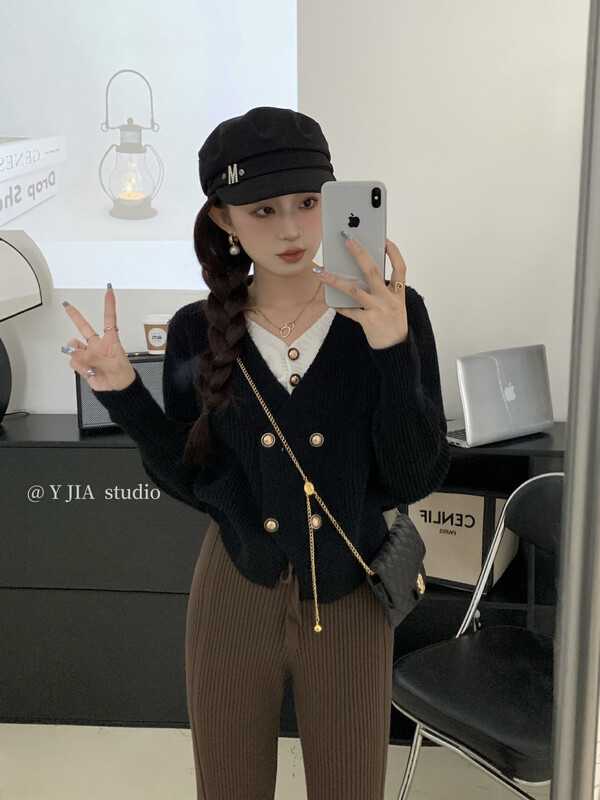 [Y.JIA Ijia] Gentle fake two-piece contrasting color double-breasted all-match sweater YS2-678