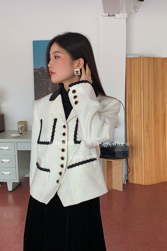 New for winter!  [Fire HOODRESS] Senior ladies Xiaoxiang style breasted contrast color design short coat 22372# JHY