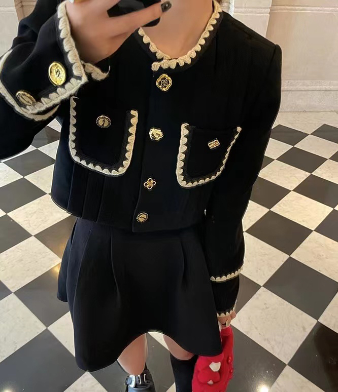 New in autumn! [ARE STUDIO] Xiaoxiang style contrasting color pleated short jacket + high waist slim skirt suit 91968# OZQ