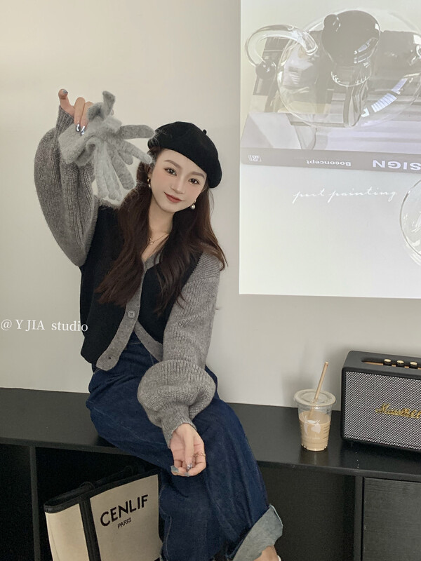 [Y.JIA Yijia] Simple V-neck contrast color versatile short knitted cardigan sweater YS1-686