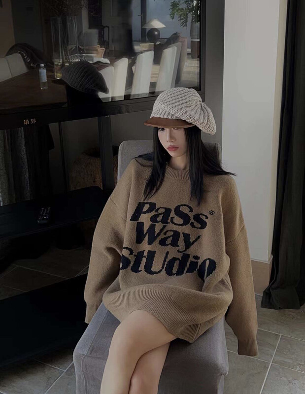 Live ⑨!【Y.JIA Yijia】Korean version loose round neck contrast letter all-match sweater 833