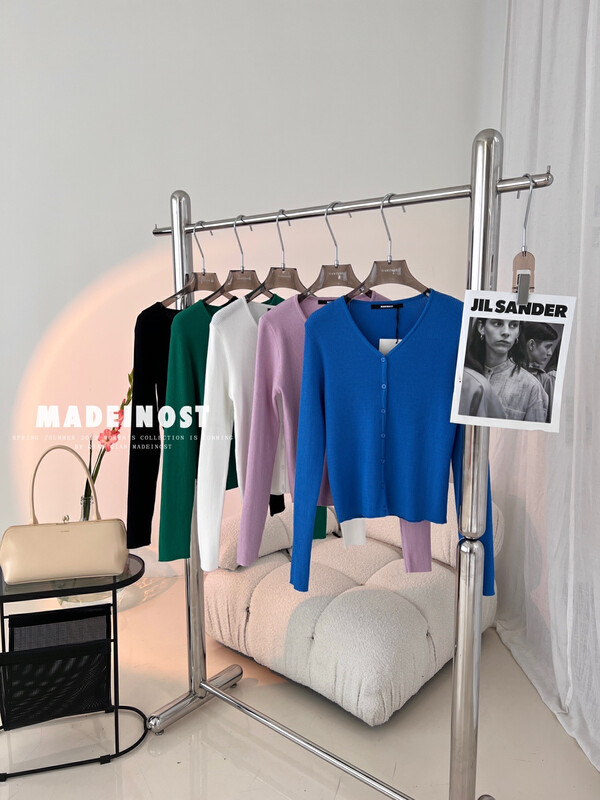 【Osha MADEINOST】V-neck single-breasted all-match ice silk sweater YS1-S823