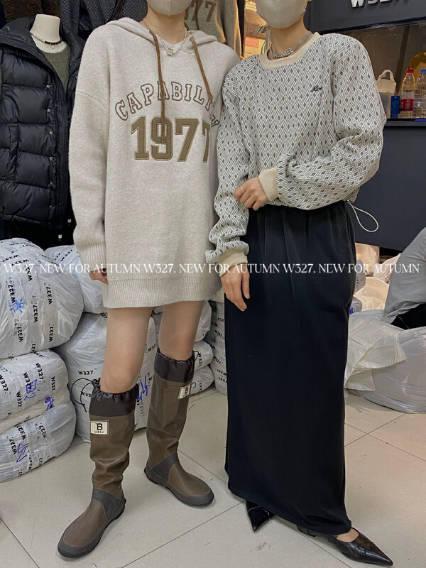 【W327.】Korean style contrast color embroidery patch 1997 hooded warm sweater 0319# CQW