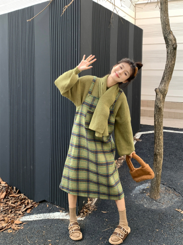 Real Price Autumn and Winter Korean Contrast Color Green Plaid Fashion Suit Suspender Skirt + Sweater to Send Scarf