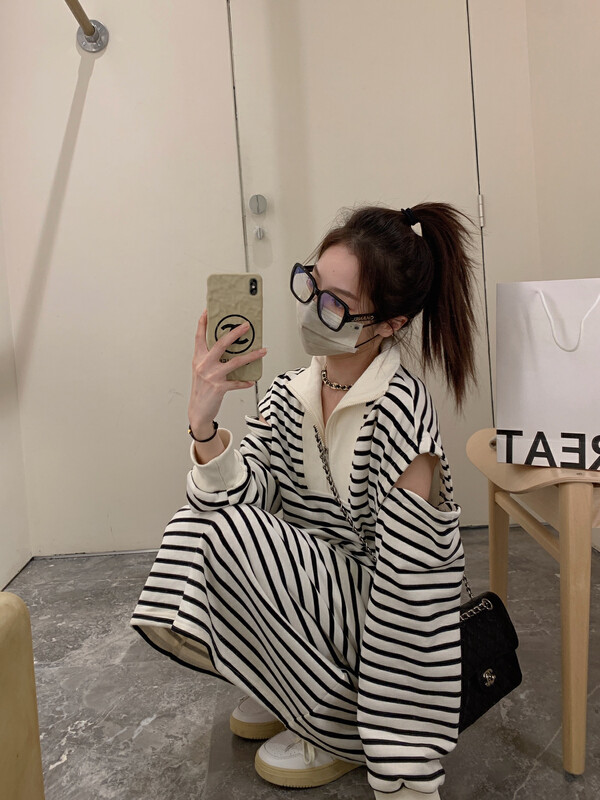 [Y.JIA Ijia] Korean version of simple casual off-the-shoulder square-neck striped long-sleeved dress 8579