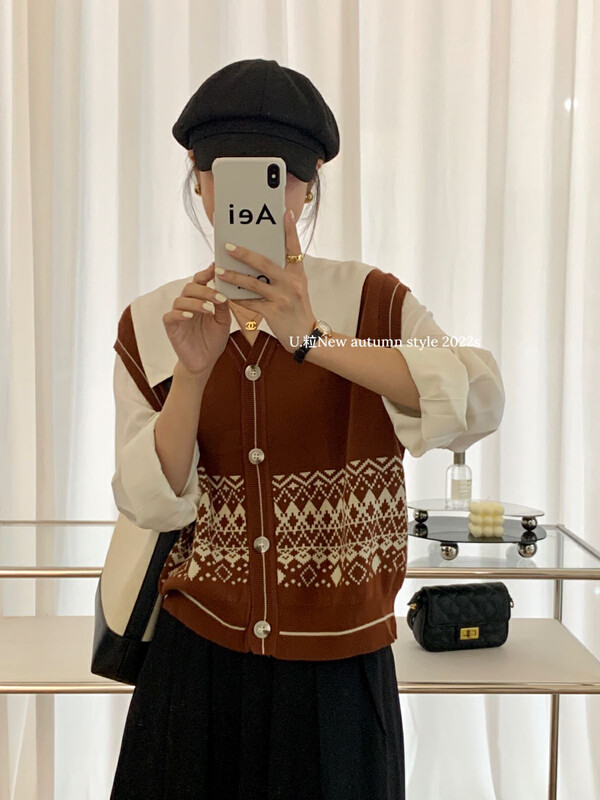 [U grain] Retro doll collar stitching design sweater 33056