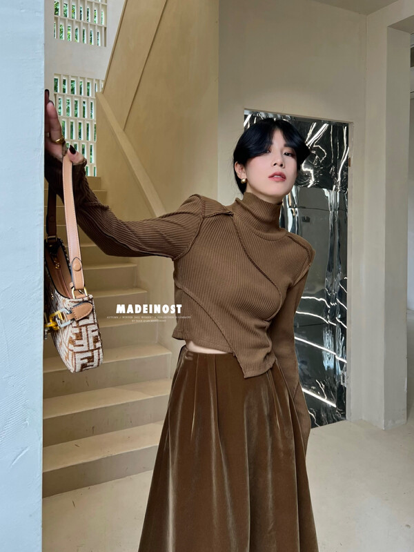 [Osha MADEINOST] Winter new design sense of sanding thickened high-neck bottoming shirt irregular 87310