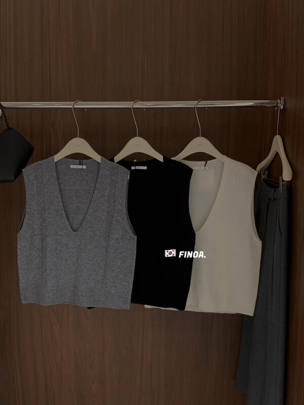 【FINOA】Fashion preppy V-neck folded solid color simple vest 10780