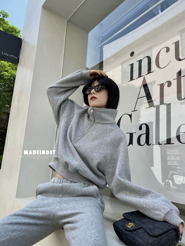 [Osha MADEINOST] Autumn and winter new minimalist style plus velvet thickened stand-up collar sweater 87303