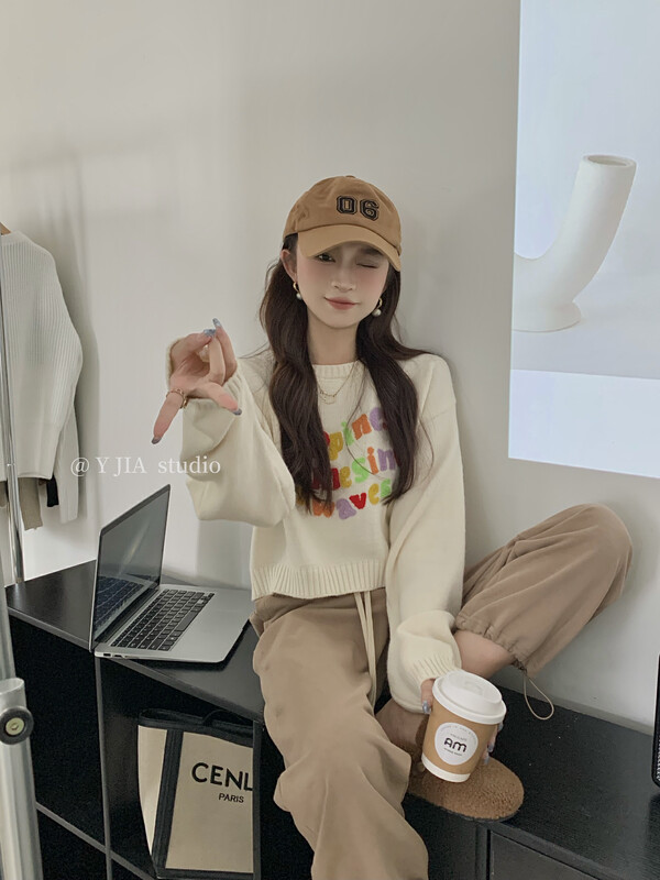 [Y.JIA Yijia] Age-reducing all-match casual short rainbow alphabet round neck sweater YS2-676