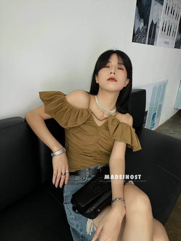 [Osha MADEINOST] One-shoulder design butterfly flying sleeve shirt 86521# FHX