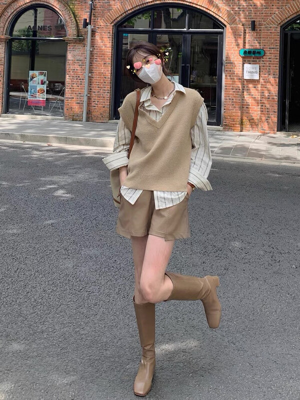 [Y.JIA Ijia] Korean version of the all-match knitted vest temperament striped shirt is thin leather short suit three pieces 7032