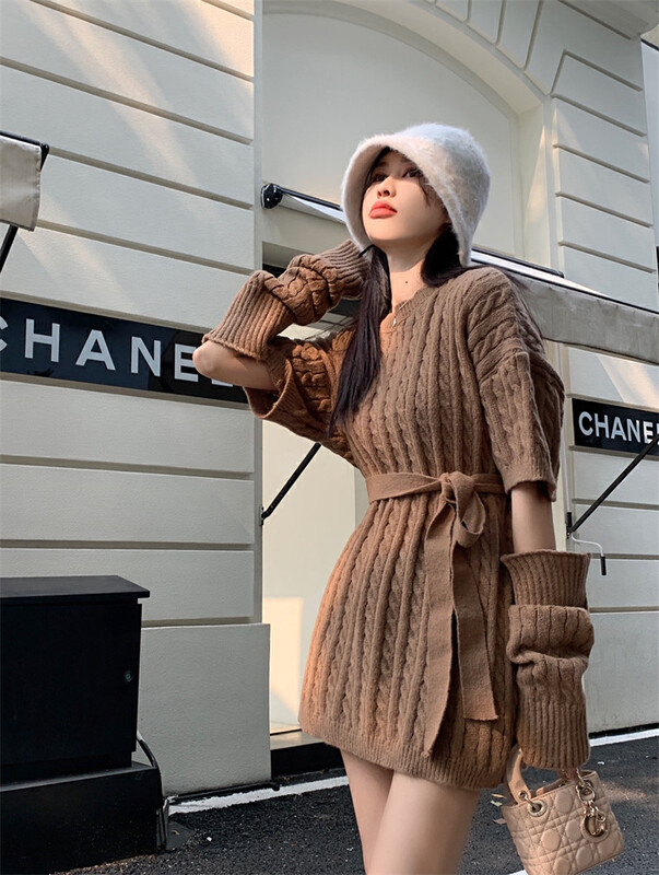 [Y.JIA Yijia] temperament and thin bandage design round neck knitted sweater (with belt, sleeves) YS1-726