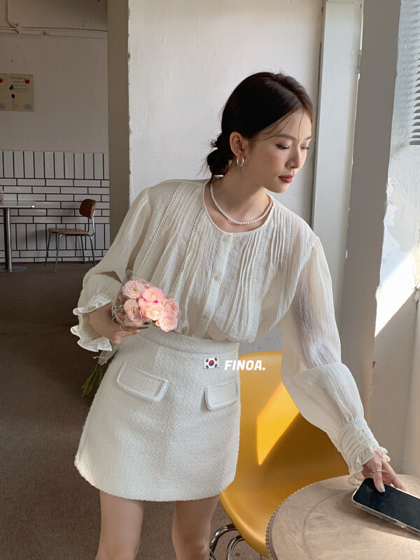 Original price 134.10! [FINOA] Small design solid color pleated round neck lace sleeve shirt 10637# JHY