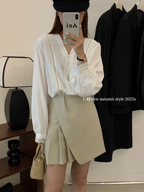 [U grain] Lady V-neck sweet embroidered shirt 06352