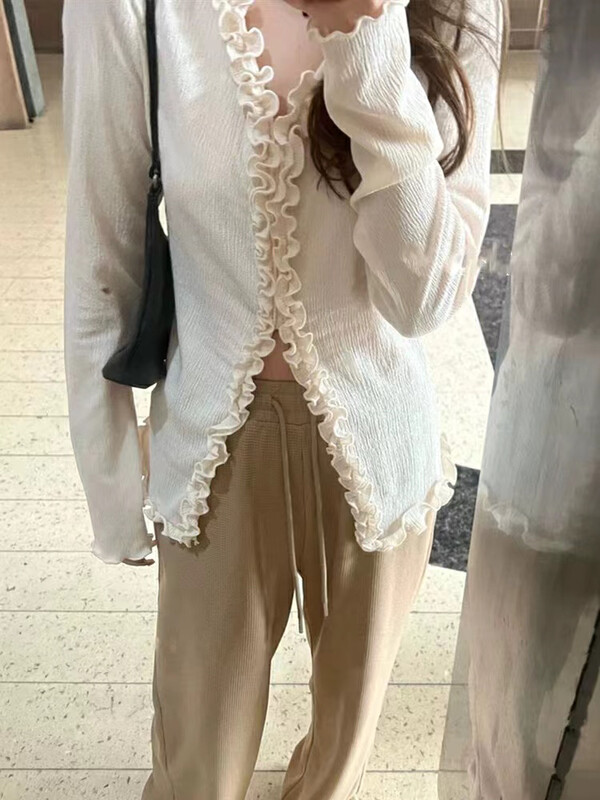 Autumn is new! [ARE STUDIO] design sense v-neck fungus edge slit thin shirt 92128# OZQ