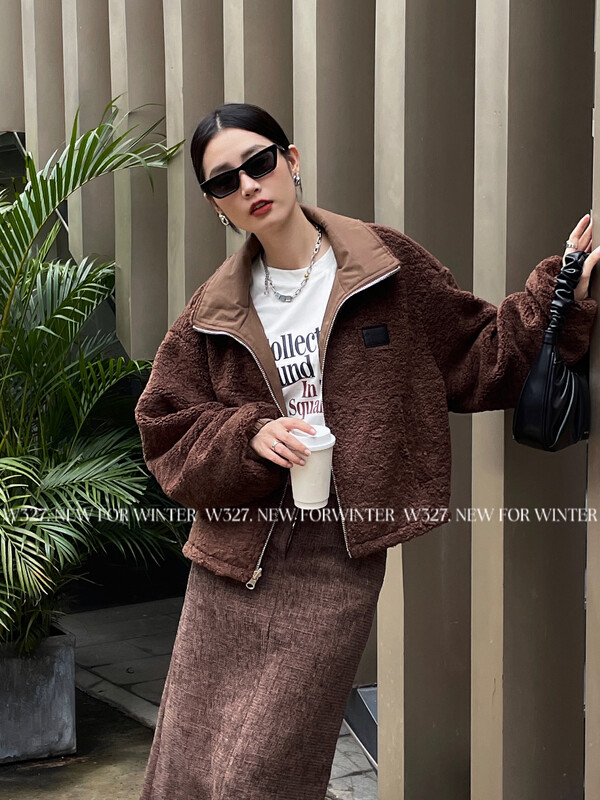 【W327.】Korean style embroidered letter OEM stand collar lamb velvet short jacket (reversible) 93230# CQW