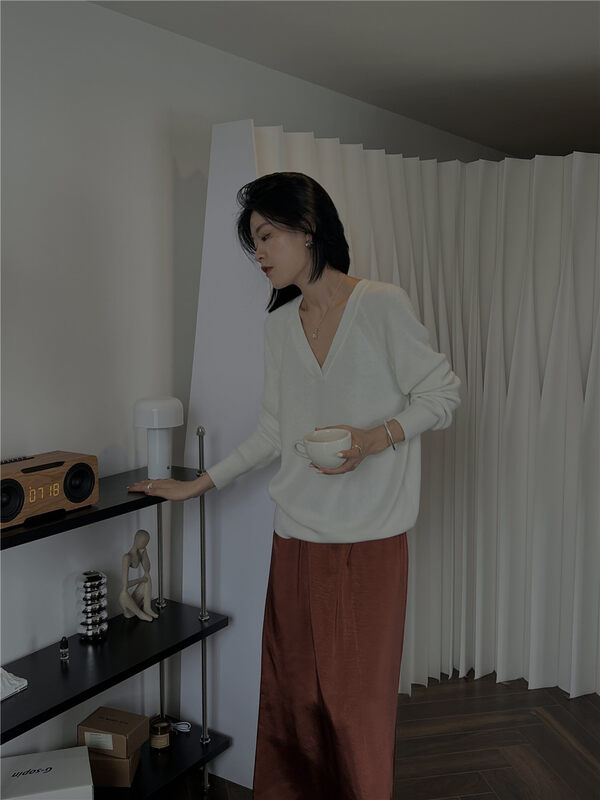 New in Autumn! [SOUL] Lazy Simple Solid Color Commuter V-Neck Casual Knit Sweater 2745# CLS