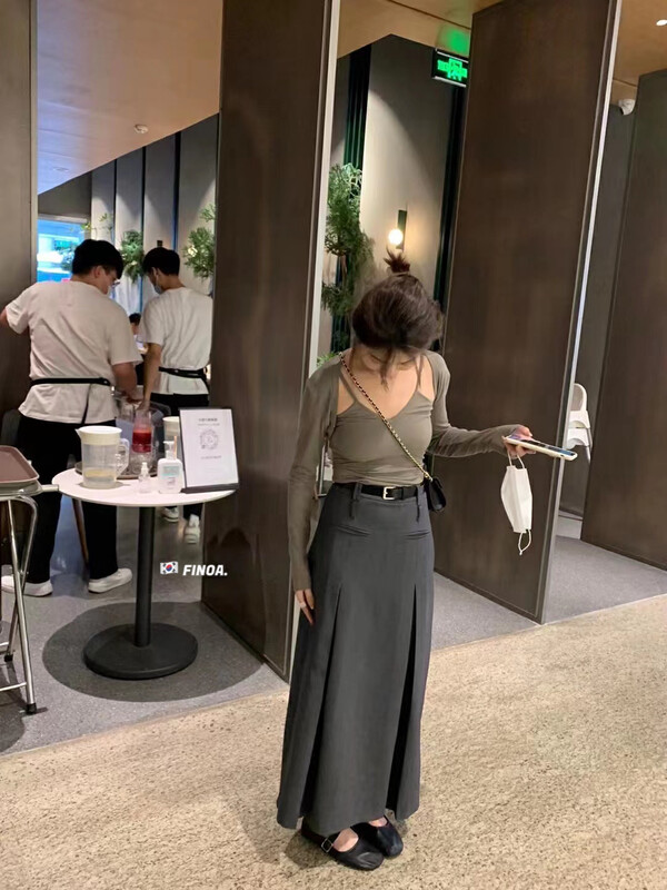 [FINOA] Korean version of the niche simple pleated solid color slimming commuter skirt (with belt) 10829