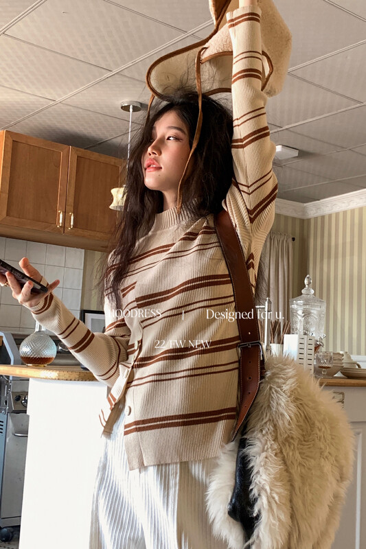【Fire HOODRESS】 Minority Design Contrast Color Irregular Stripe Button Warm Sweater 33009# JHY
